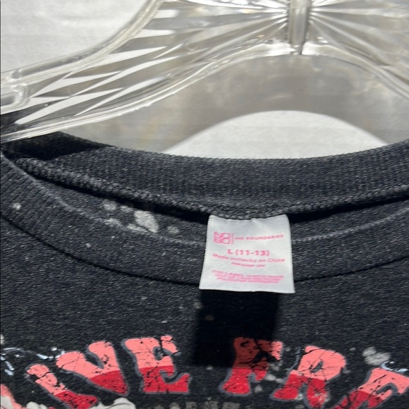 No Boundaries Black and White Short Sleeve Tee with Graphic Design - Picture 2 of 10